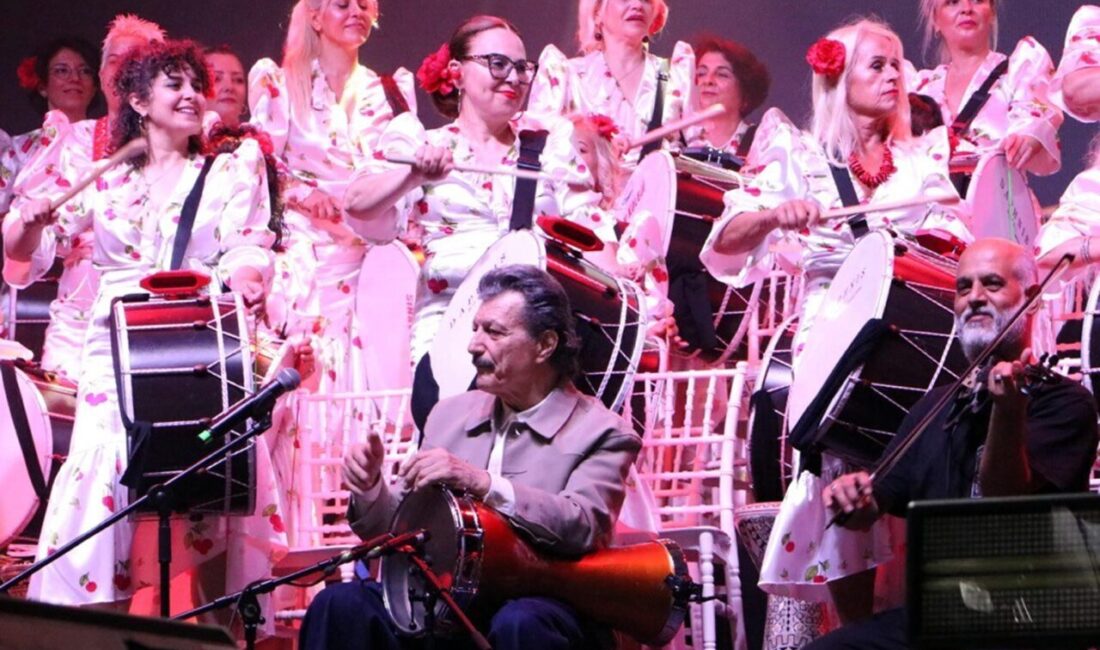 Abdullah YALÇIN/ TEKİRDAĞ, – TEKİRDAĞ’da düzenlenen Uluslararası Kiraz Festivali’nde konser