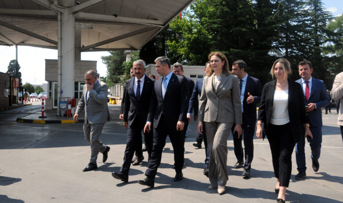 Olgay GÜLER/EDİRNE, – AK Parti Genel Başkan Yardımcısı Zafer Sırakaya,