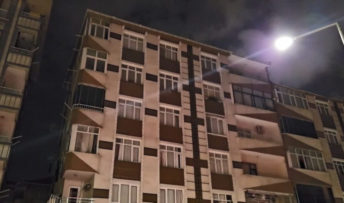 Soner HASIRCIOĞLU/İSTANBUL, – BAHÇELİEVLER’de temel kazısı yapılan bir inşaatın bitişiğindeki