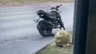 Baran AKKAYA/İSTANBUL, – BAKIRKÖY’de seyir halindeki motosiklete aynı istikamette ilerleyen