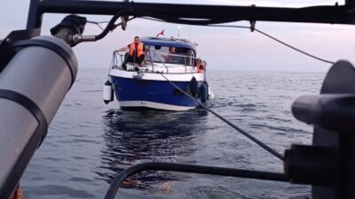 İSTANBUL, – MARMARA Denizi’nde Beylikdüzü açıklarında makine arızası nedeniyle sürüklenen