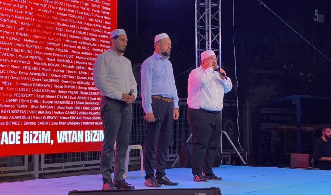 CUMHURİYET MEYDANI’NDA ÇELENK TÖRENİ DÜZENLENDİ Çanakkale’de 15 Temmuz Demokrasi ve