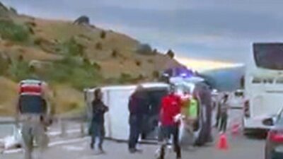 Muzaffer KOŞAN/ERZİNCAN, -ERZİNCAN’da devrilen minibüsteki 6’sı çocuk 16 kişi yaralandı.