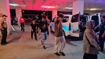 Olgay GÜLER/ EDİRNE, – EDİRNE’de, polisin takibi sonucu durdurulan minibüste,