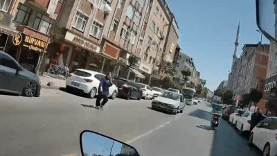 Vehbi DEMİR / İSTANBUL, – ESENLER’de yolun karşısına geçmeye çalışan