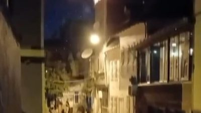 Mehmet Kaan KURT/İSTANBUL, – FATİH’te 4 katlı binanın çatısında yangın