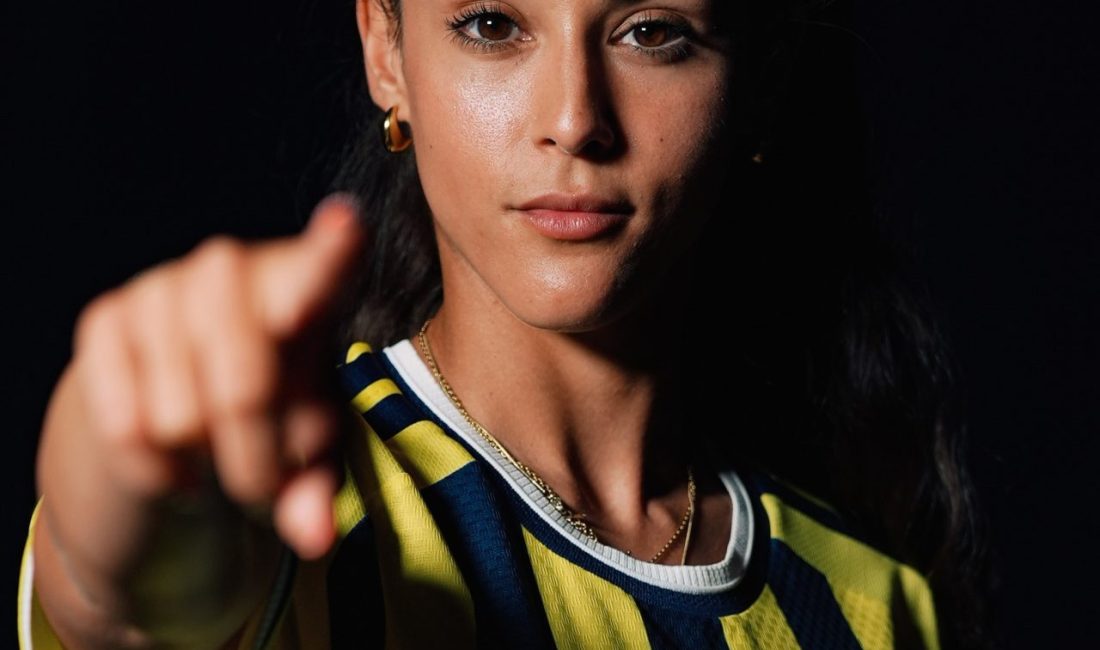 İSTANBUL, – FENERBAHÇE arsaVev Kadın Futbol Takımı, yeni sezon kadro