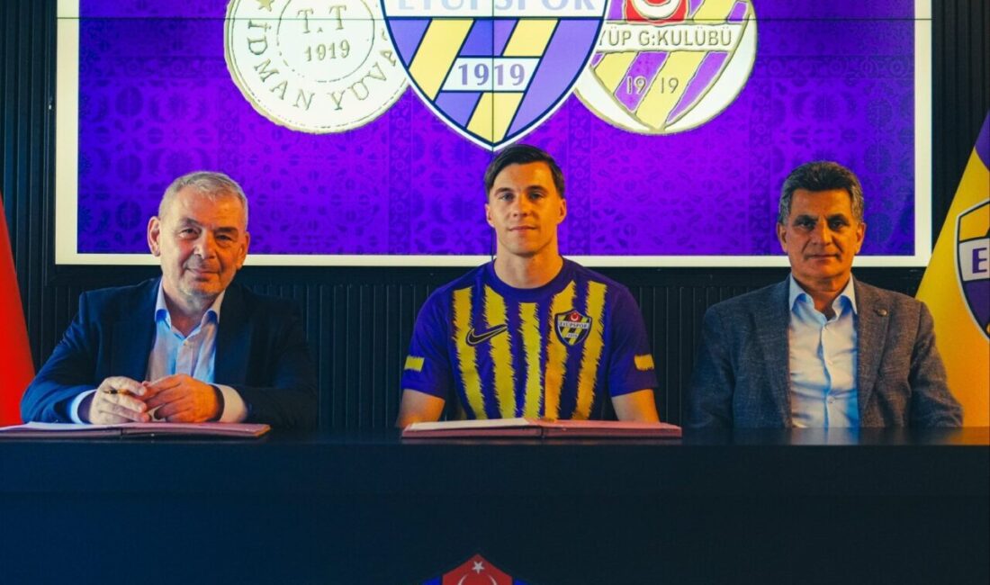 İSTANBUL, – SÜPER Lig ekiplerinden Eyüpspor, Polonyalı kanat oyuncusu Konrad
