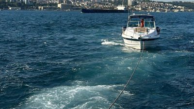 Armağan GÖKMEN/İSTANBUL, – İSTANBUL’da Kız Kulesi önlerinde dümen arızası nedeniyle