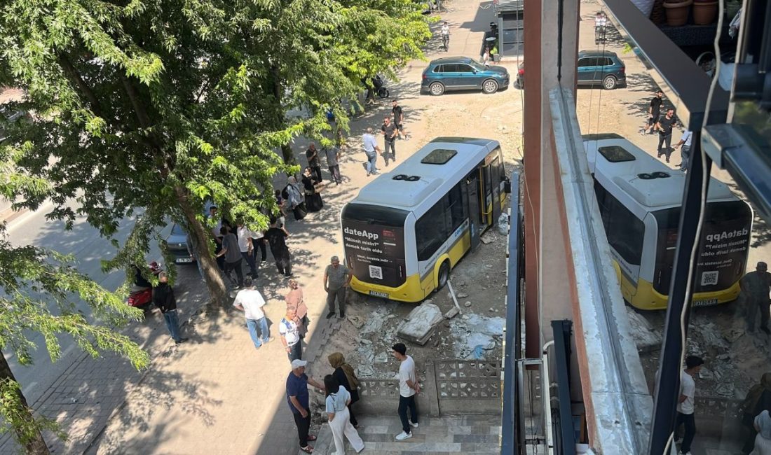 Yavuz YILMAZ/İNEGÖL (Bursa), – BURSA’nın İnegöl ilçesinde özel halk minibüsü