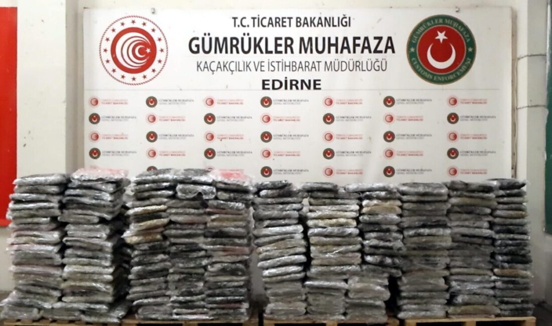 Olgay GÜLER/EDİRNE, – EDİRNE’de Bulgaristan’a açılan Kapıkule Sınır Kapısı’ndan Türkiye’ye