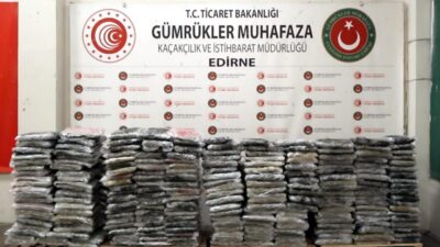 Olgay GÜLER/EDİRNE, – EDİRNE’de Bulgaristan’a açılan Kapıkule Sınır Kapısı’ndan Türkiye’ye