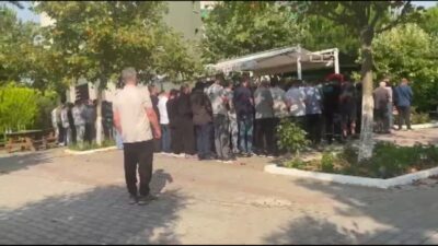 TOPRAĞA VERİLDİ Bursa’nın Mudanya ilçesinde elektrik direğine çarpan otomobildeki sürücüye