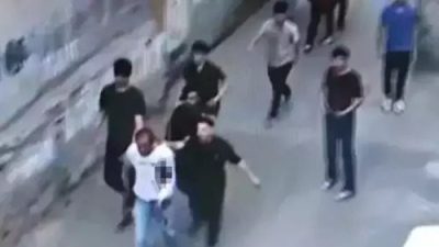 Seyfettin EKEN-Mesut BUDRAÇ/DİYARBAKIR, – DİYARBAKIR’da, parkta oturan kız çocuğunun fotoğrafını