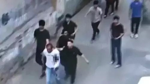 Seyfettin EKEN-Mesut BUDRAÇ/DİYARBAKIR, – DİYARBAKIR’da, parkta oturan kız çocuğunun fotoğrafını
