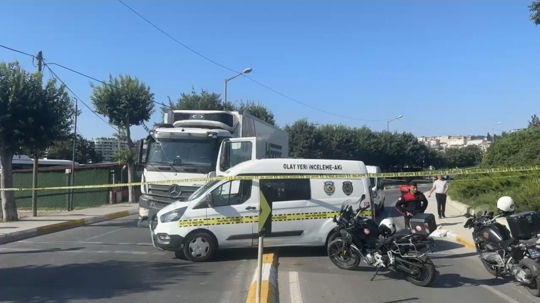 Vehbi DEMİR / İSTANBUL, – KÜÇÜKÇEKMECE’de, yolun karşısına geçmeye çalışan