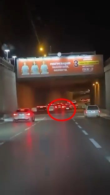 Yiğithan HÜYÜK/ BURSA, – BURSA’nın Osmangazi ilçesinde yoğun trafikte lüks
