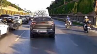 Mert ORDU/İSTANBUL, – MALTEPE’de trafikte araçların arasından emniyet şeridine geçen