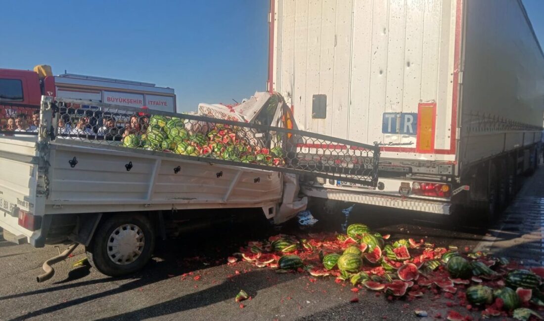 Hasan YİĞEN/KULA,(Manisa), -MANİSA’nın Kula ilçesinde kamyonetin TIR’a arkadan çarpması sonucu