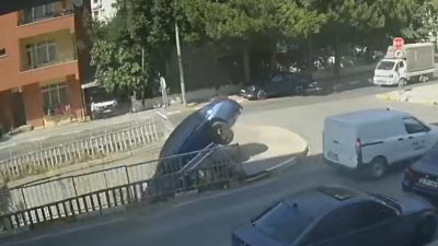 Mert ORDU / İSTANBUL, – PENDİK’te sürücüsünün direksiyon hakimiyetini kaybettiği