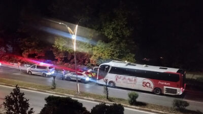 Öznur GÜNEŞ/ZONGULDAK, – ZONGULDAK’ta, terminal çıkışında bekleyen polis aracına çarpıp,
