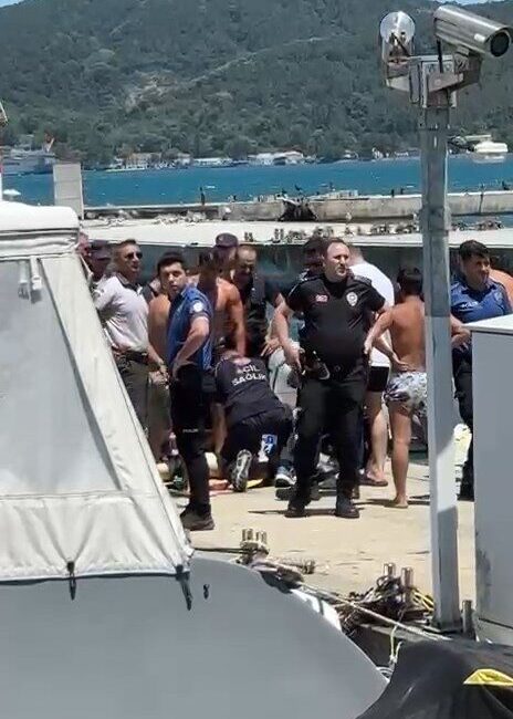 Yılmaz OKUR/İSTANBUL, -SARIYER’de serinlemek için denize giren Mert K. (16),