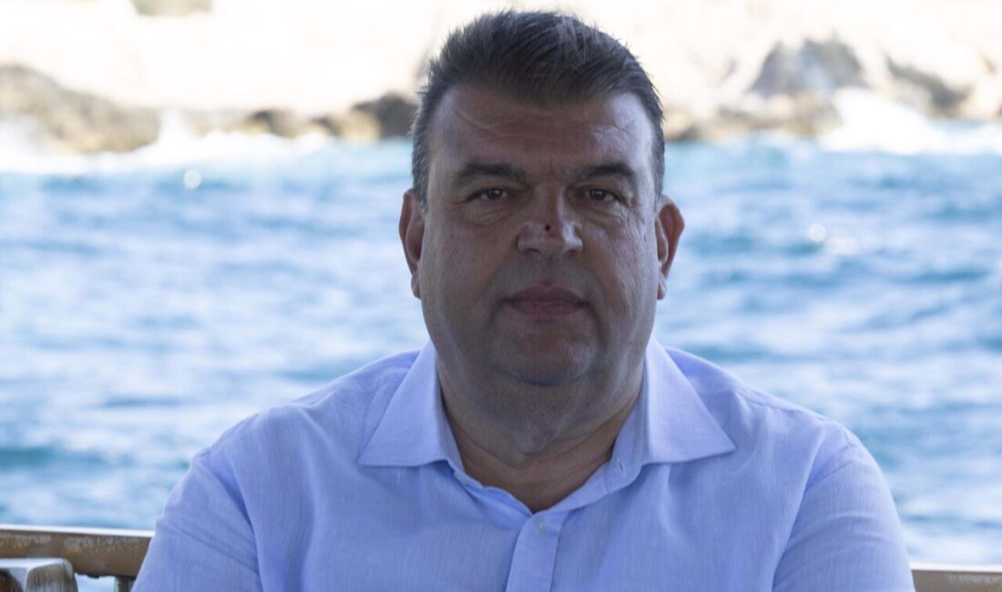İZMİR, – İZMİR’de yürütülen soruşturma kapsamında tutuklanıp görevinden uzaklaştırılan Seferihisar