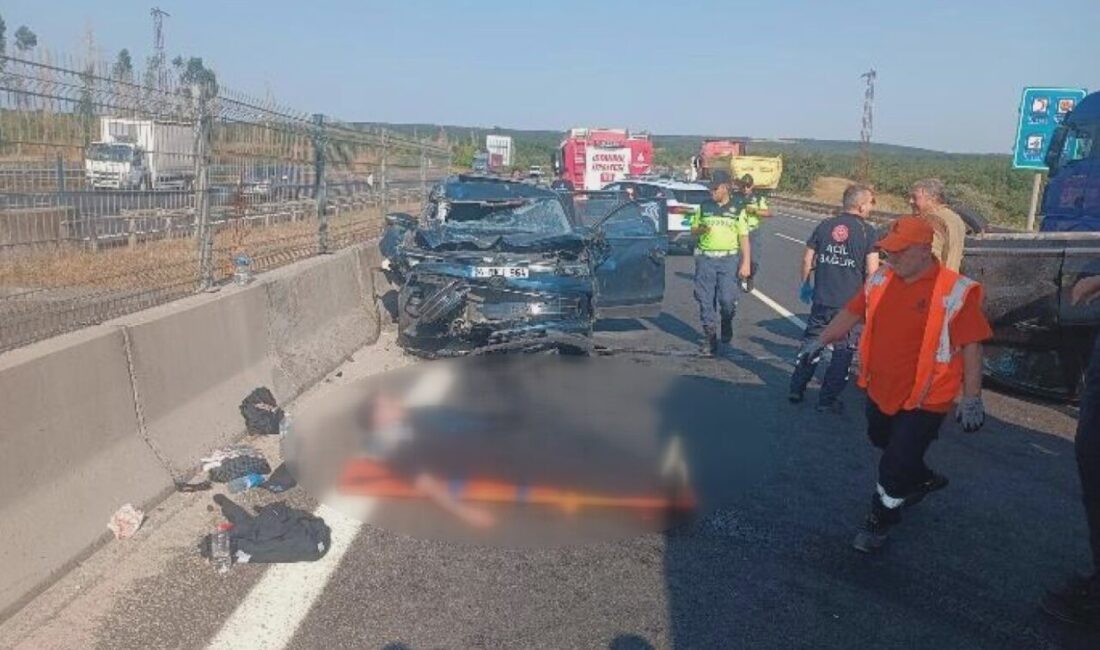 Uğur Samet AVCI/İSTANBUL, – Silivri TEM Otoyolu’nda üç aracın karıştığı