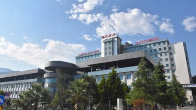 Emre SAÇLI/SALİHLİ (Manisa), – MANİSA’nın Salihli ilçesinde, yolun karşısına geçmek