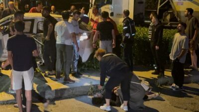 Mehmet Kaan KURT/İSTANBUL, – ÜMRANİYE’de hafriyat kamyonu ile otomobilin çarpıştığı