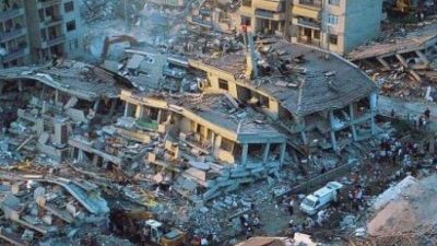 İZMİR, -17 AĞUSTOS 1999’da meydana gelen Gölcük Depremi’nin ardından İzmir’den