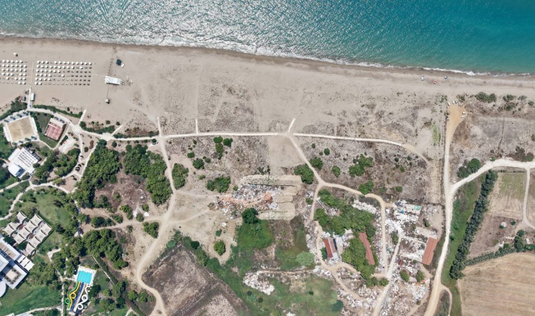 Mehmet ÇINAR/ANTALYA, – ANTALYA’nın Manavgat ilçesi Denizyaka kumsalındaki 5 yıldızlı
