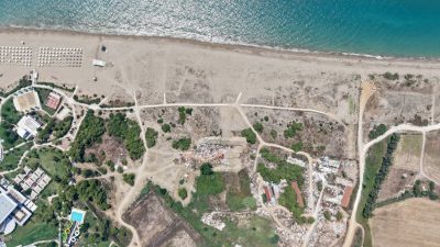 Mehmet ÇINAR/ANTALYA, – ANTALYA’nın Manavgat ilçesi Denizyaka kumsalındaki 5 yıldızlı