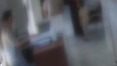 İSTANBUL Bağcılar’da Aile Sağlığı Merkezi’ne gelen bir kişi, fazla beklediğini