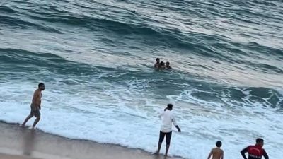 Taylan ERGÜN / İSTANBUL, – ARNAVUTKÖY Karaburun Sahili’nde arkadaşlarıyla vakit