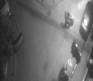İhsan DÖRTKARDEŞ/İSTANBUL, – AVCILAR’da park halindeki motosikletin yanına gelen 2