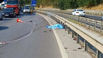 Serkan ÖZCAN/ MANİSA, – MANİSA’nın Yunusemre ilçesinde, hakimiyetini kaybettiği motosikletiyle