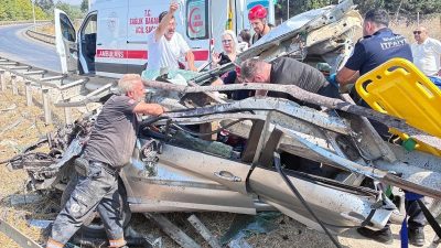 Yiğithan HÜYÜK-Yasin KESKİN/BURSA, – BURSA’da bariyerlere çarpan otomobilin sürücüsü Enver