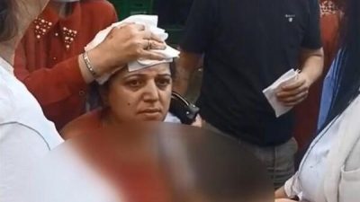 Doğan Can CESUR / İSTANBUL – BEYOĞLU’nda semt pazarında armut