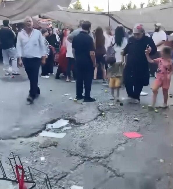 Doğan Can CESUR / İSTANBUL – BEYOĞLU’nda semt pazarında meyve