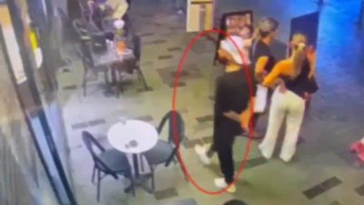 Doğan Can Cesur / İSTANBUL – BEYOĞLU’nda restoranda çalışan kişinin