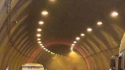 Zübeyde ÖZMEN/BOLU, – BOLU Dağı Tüneli’nde motor kısmından alev alan