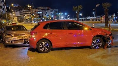 Özgül ATABEY/MUDANYA (Bursa), – BURSA’nın Mudanya ilçesinde 2 otomobilin çarpıştığı