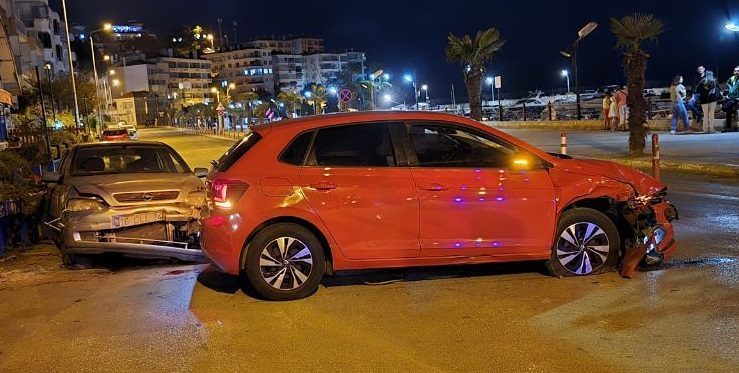 Özgül ATABEY/MUDANYA (Bursa), – BURSA’nın Mudanya ilçesinde 2 otomobilin çarpıştığı