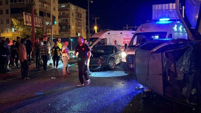 Hasan BOZBEY/ORHANGAZİ (Bursa), – BURSA’nın Orhangazi ilçesinde sürücüsünün kırmızı ışıkta