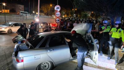Yavuz YILMAZ/ İNEGÖL(Bursa), – BURSA’nın İnegöl ilçesinde kontrolden çıkan otomobil,