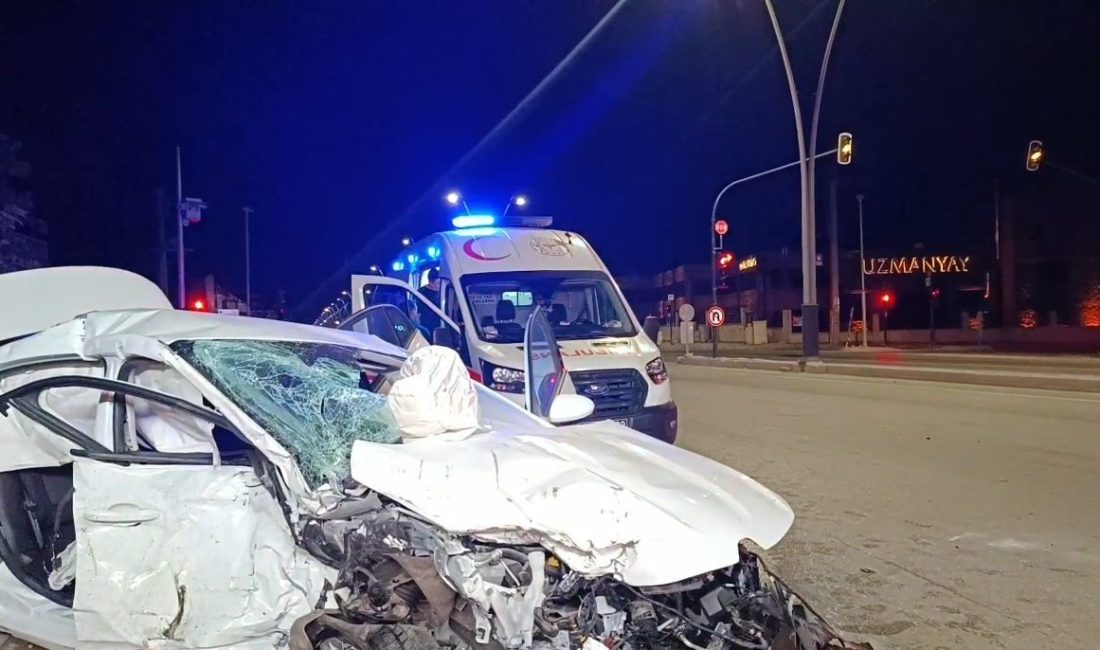 Barış YILMAZ -MUHAMMET SEZGİN/ BURSA, – BURSA’nın Nilüfer ilçesinde otomobil