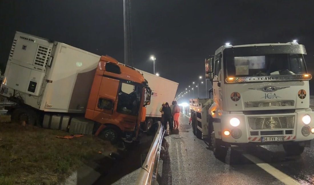 Mert ORDU/ İSTANBUL, – ÇEKMEKÖY Kuzey Marmara Otoyolu’nda yağış nedeniyle