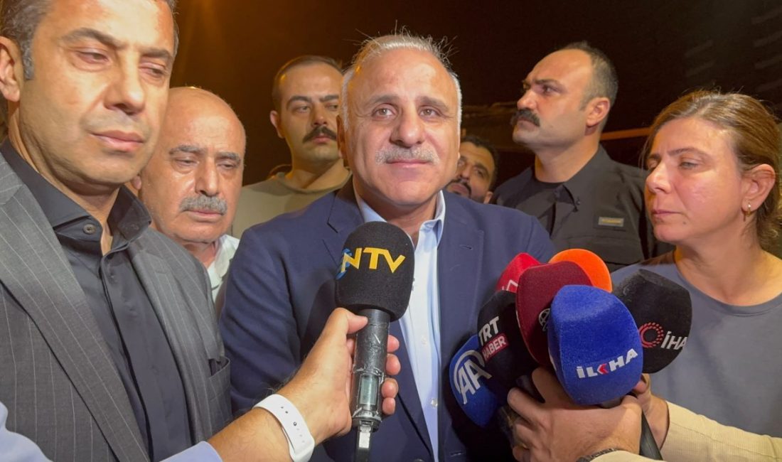 ‘3’Ü İTFAİYE ERİ, 5 KİŞİ DUMANDAN ETKİLENDİ’ Diyarbakır’da bir plazanın