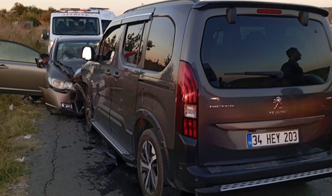 Ünsal YÜCEL/KEŞAN(Edirne), – EDİRNE’nin Keşan ilçesinde otomobil ile hafif ticari